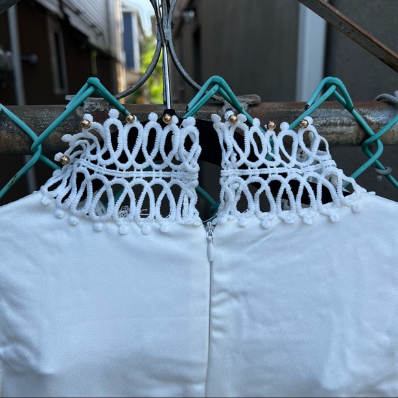 White Cold Shoulder Dress with gold pearls M - Picture 4 of 14